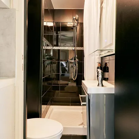 Lepic Apartment Paris