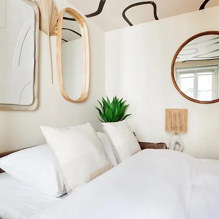 Lepic Apartment Paris