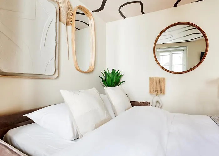 Lepic Apartment Paris